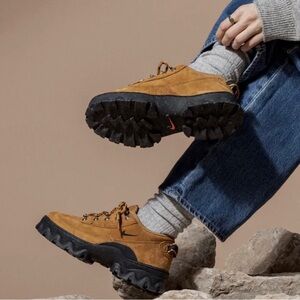 Nike Lahar Low Wheat Hiker Style Sneakers